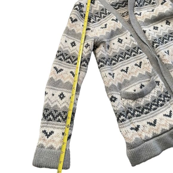 Carve Designs Gray and Cream Patterned Cardigan - Picture 12 of 14